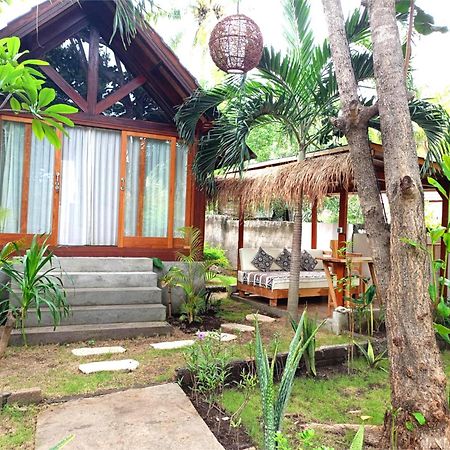 Bintang Tiga Bungalows Gili Air Bagian luar foto