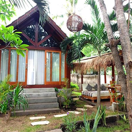Bintang Tiga Bungalows Gili Air Bagian luar foto