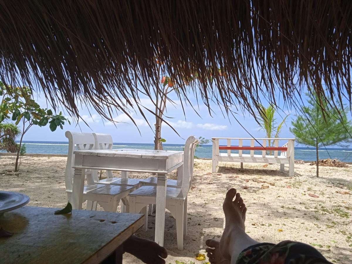 Bintang Tiga Bungalows Gili Air Bagian luar foto