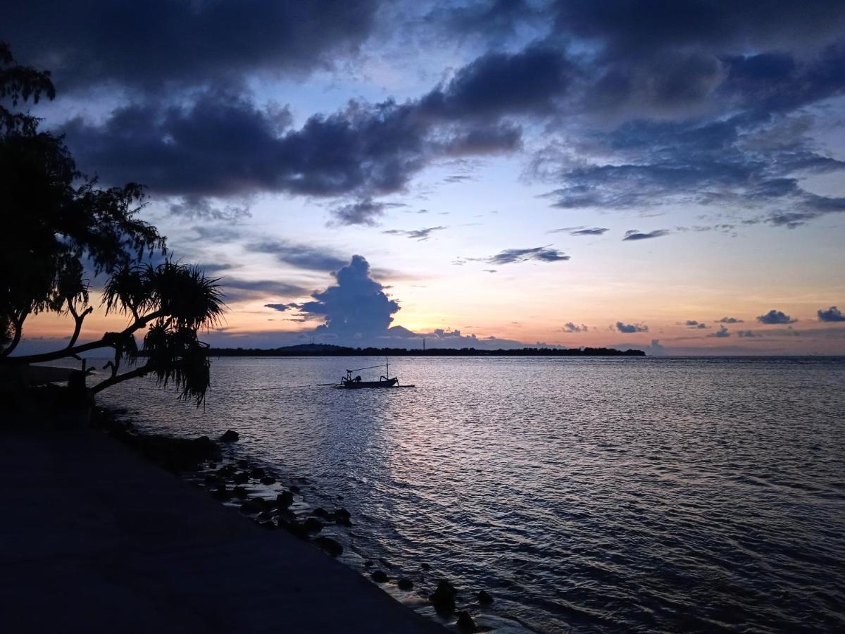 Bintang Tiga Bungalows Gili Air Bagian luar foto