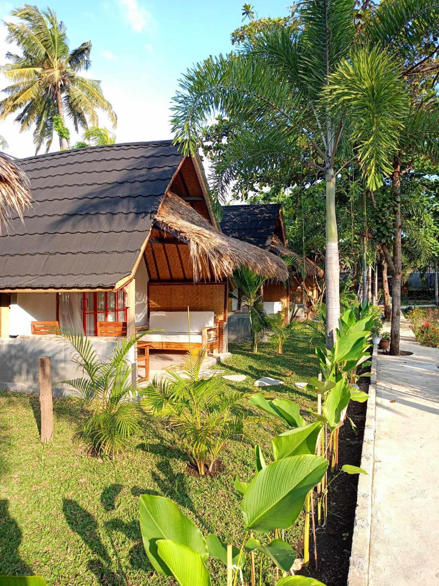 Bintang Tiga Bungalows Gili Air Bagian luar foto