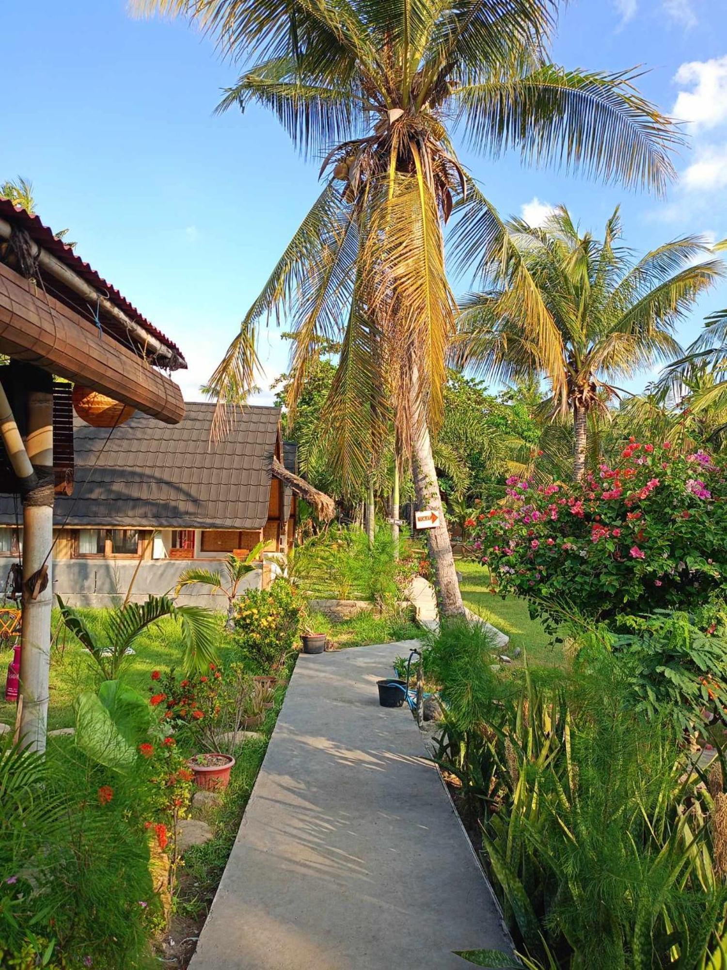Bintang Tiga Bungalows Gili Air Bagian luar foto