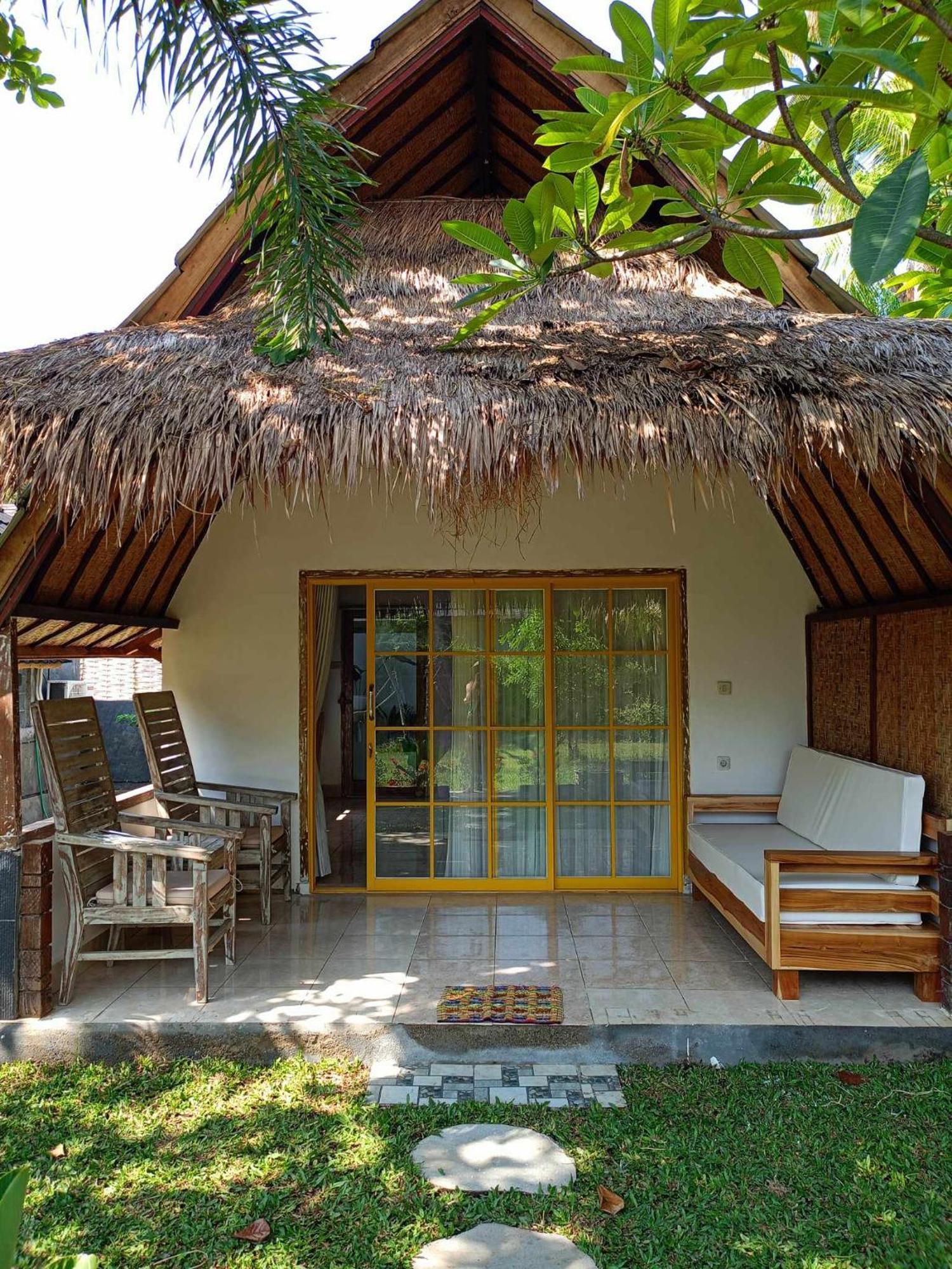 Bintang Tiga Bungalows Gili Air Bagian luar foto