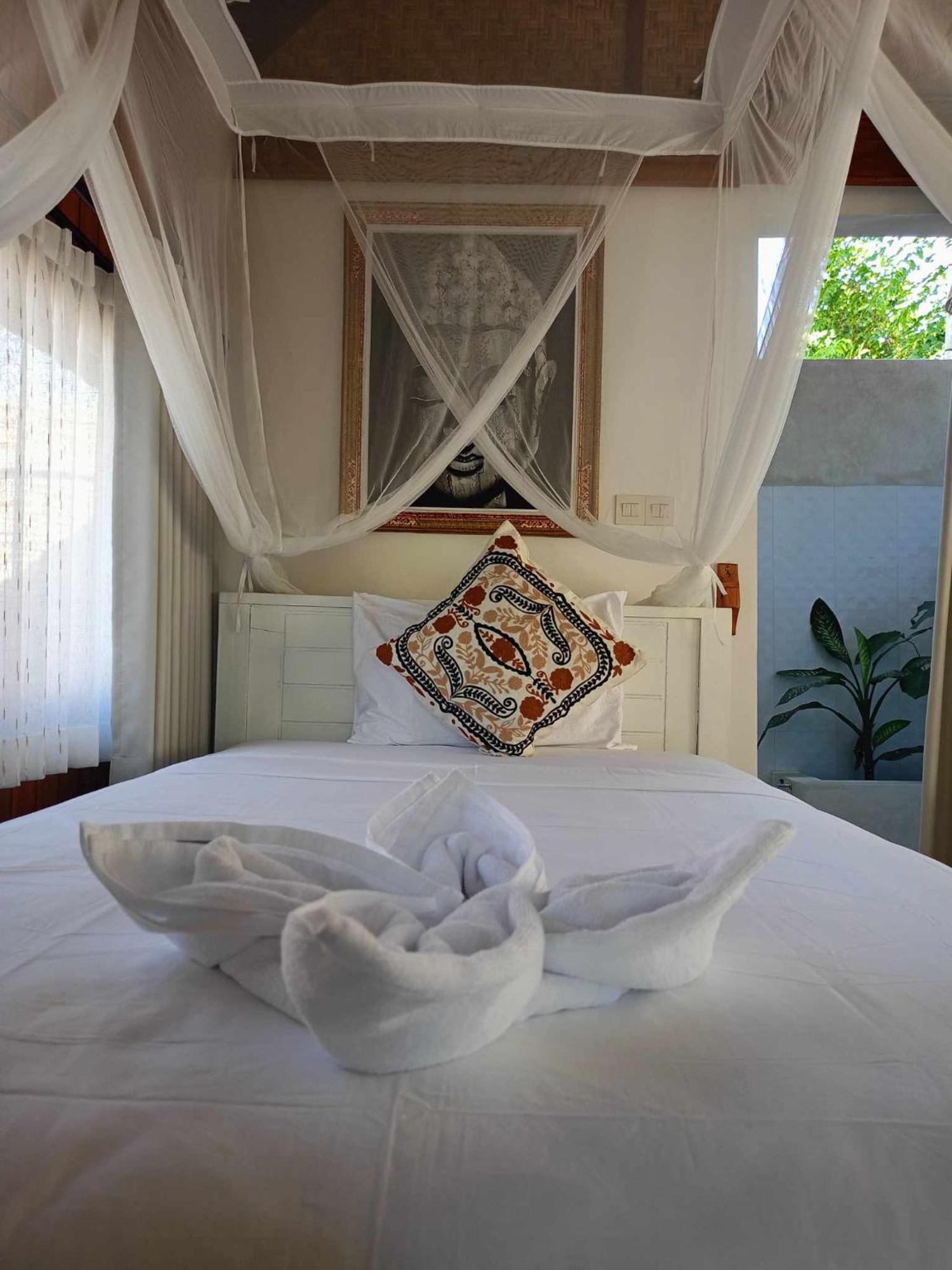 Bintang Tiga Bungalows Gili Air Bagian luar foto