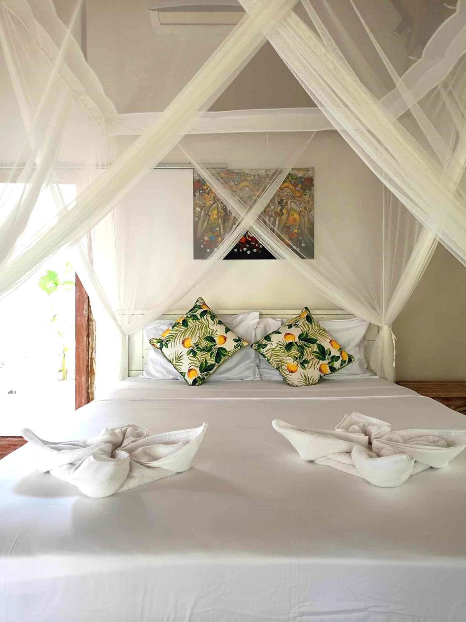 Bintang Tiga Bungalows Gili Air Bagian luar foto