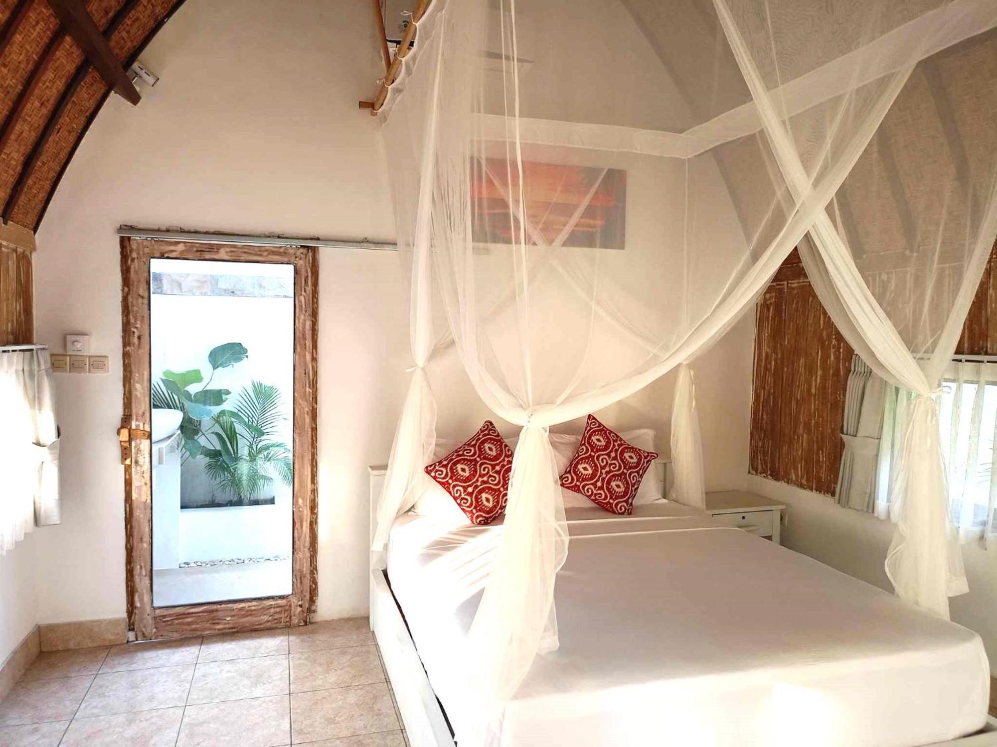 Bintang Tiga Bungalows Gili Air Bagian luar foto