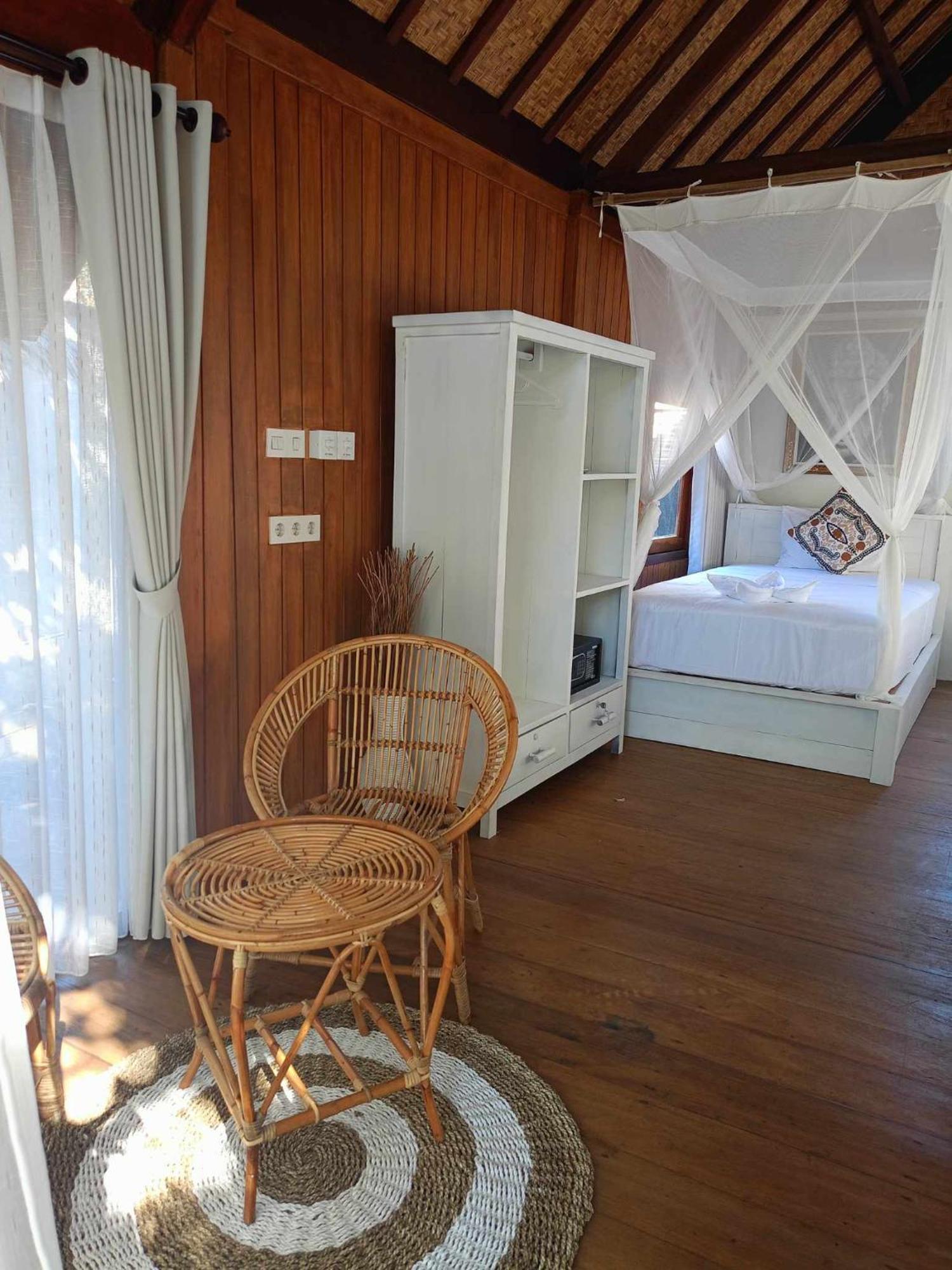 Bintang Tiga Bungalows Gili Air Bagian luar foto