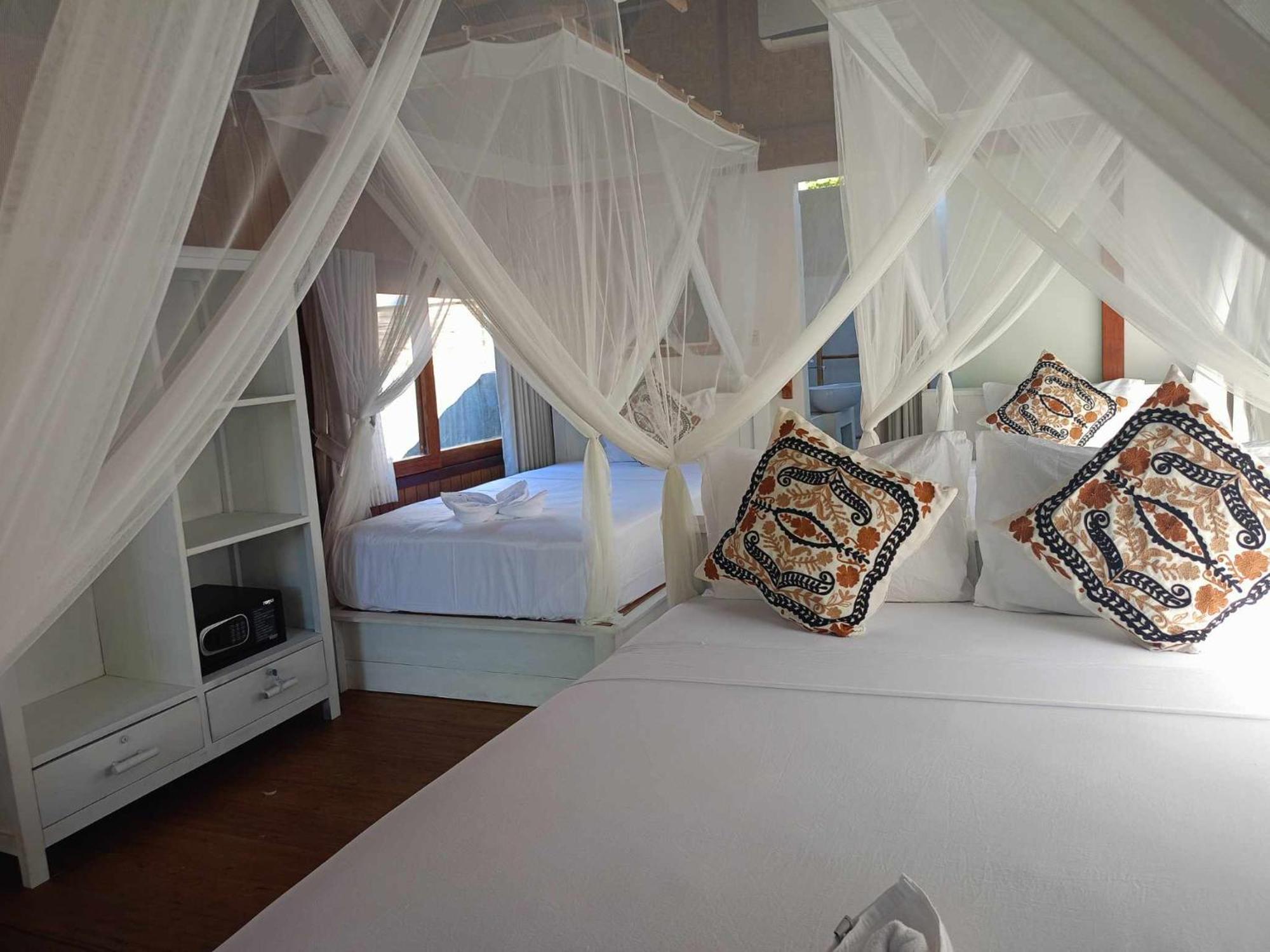 Bintang Tiga Bungalows Gili Air Bagian luar foto