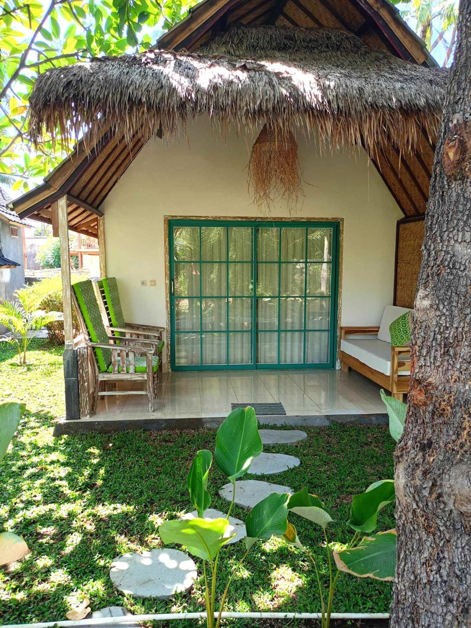Bintang Tiga Bungalows Gili Air Bagian luar foto