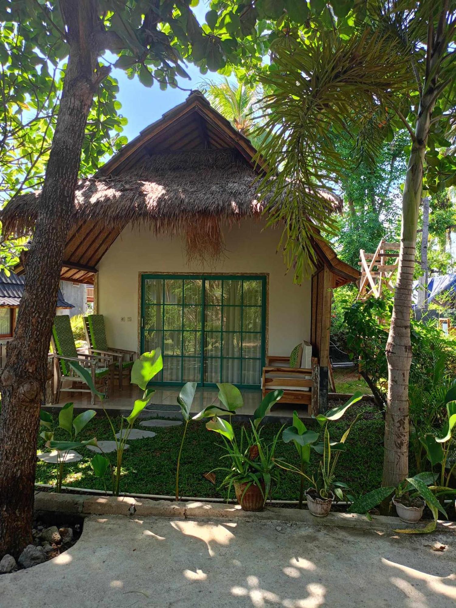 Bintang Tiga Bungalows Gili Air Bagian luar foto
