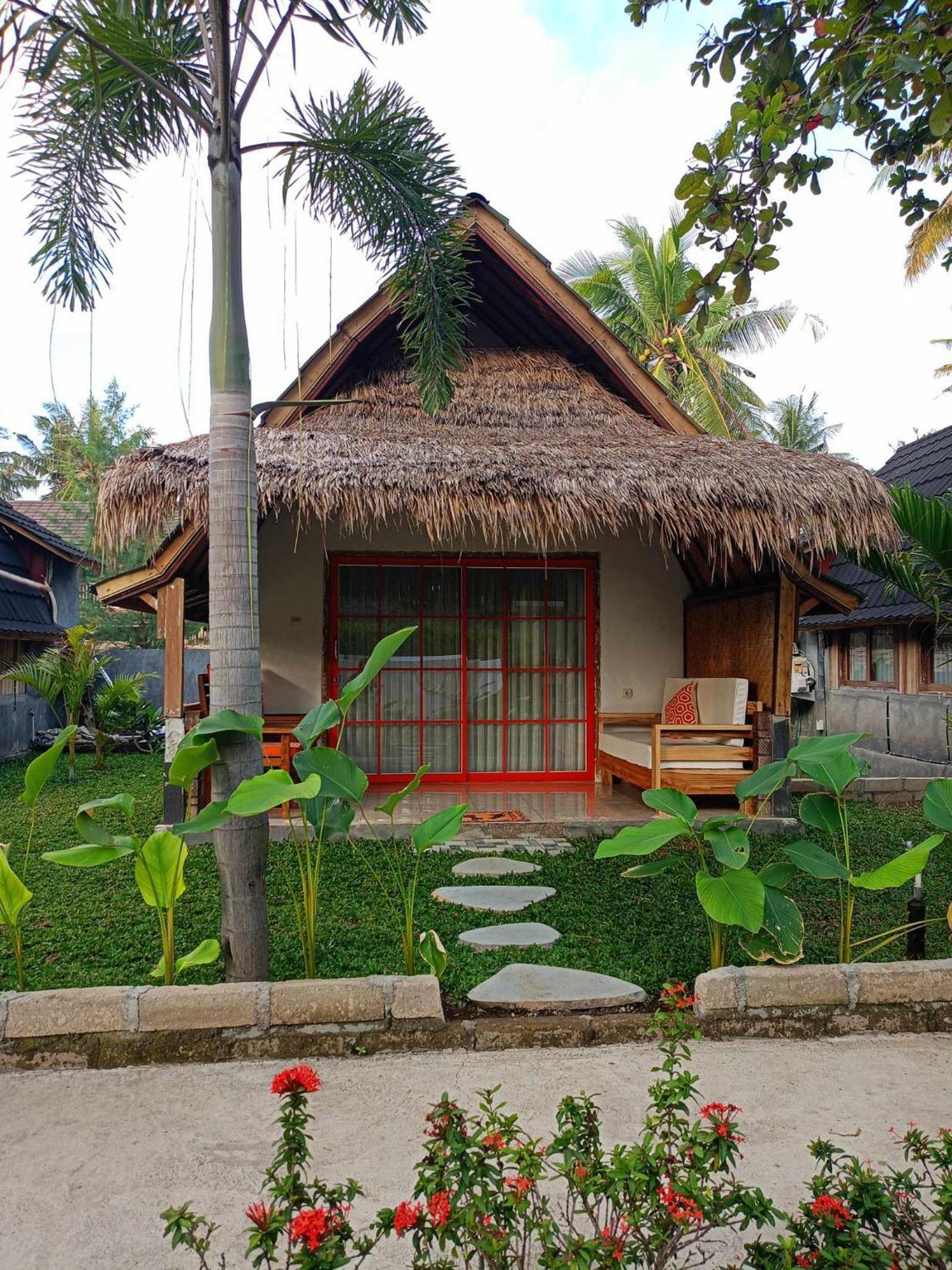 Bintang Tiga Bungalows Gili Air Bagian luar foto