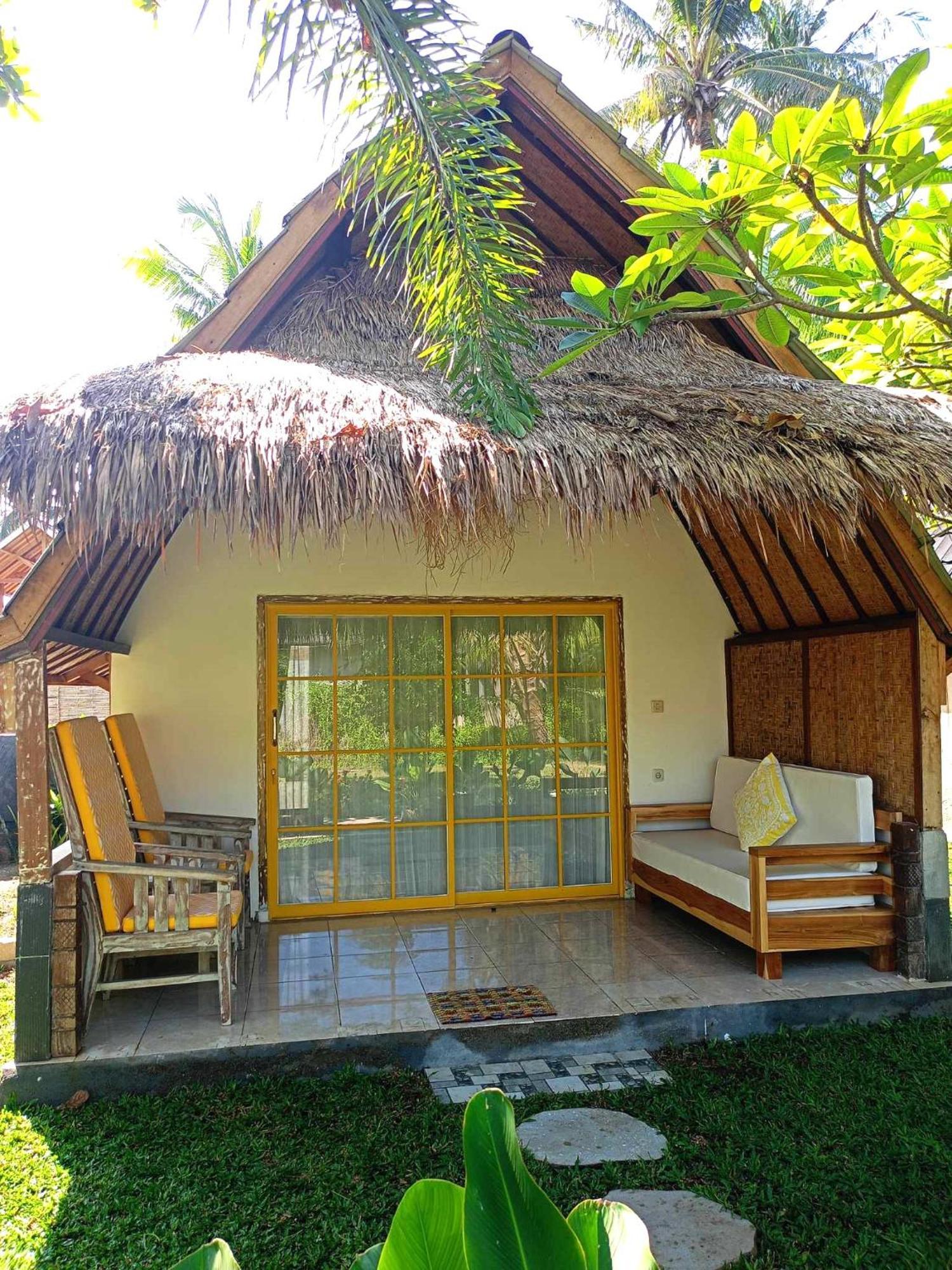 Bintang Tiga Bungalows Gili Air Bagian luar foto