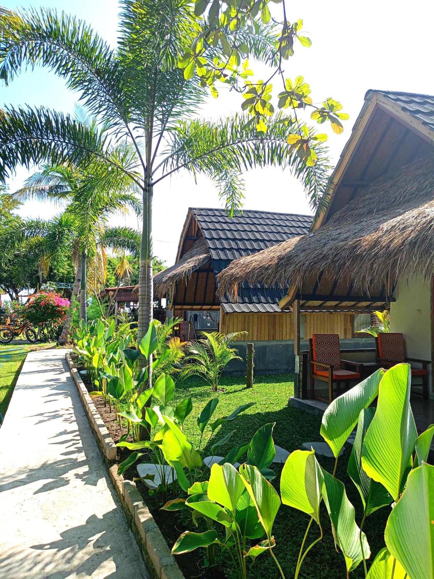 Bintang Tiga Bungalows Gili Air Bagian luar foto