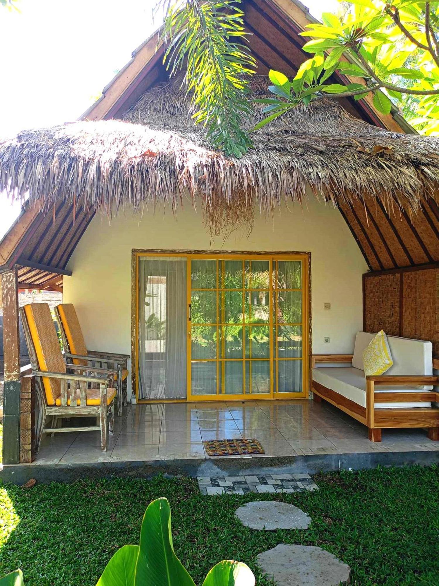 Bintang Tiga Bungalows Gili Air Bagian luar foto