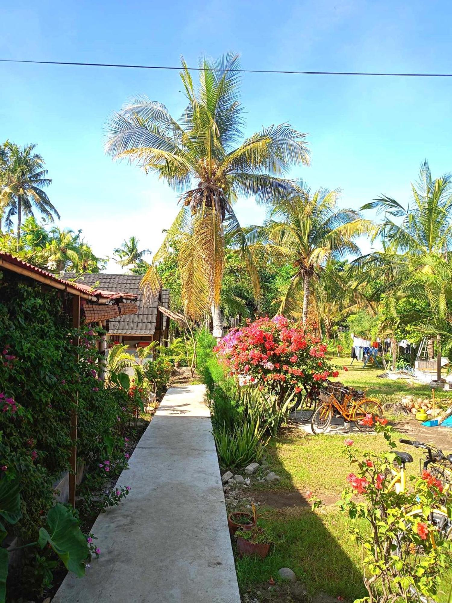 Bintang Tiga Bungalows Gili Air Bagian luar foto