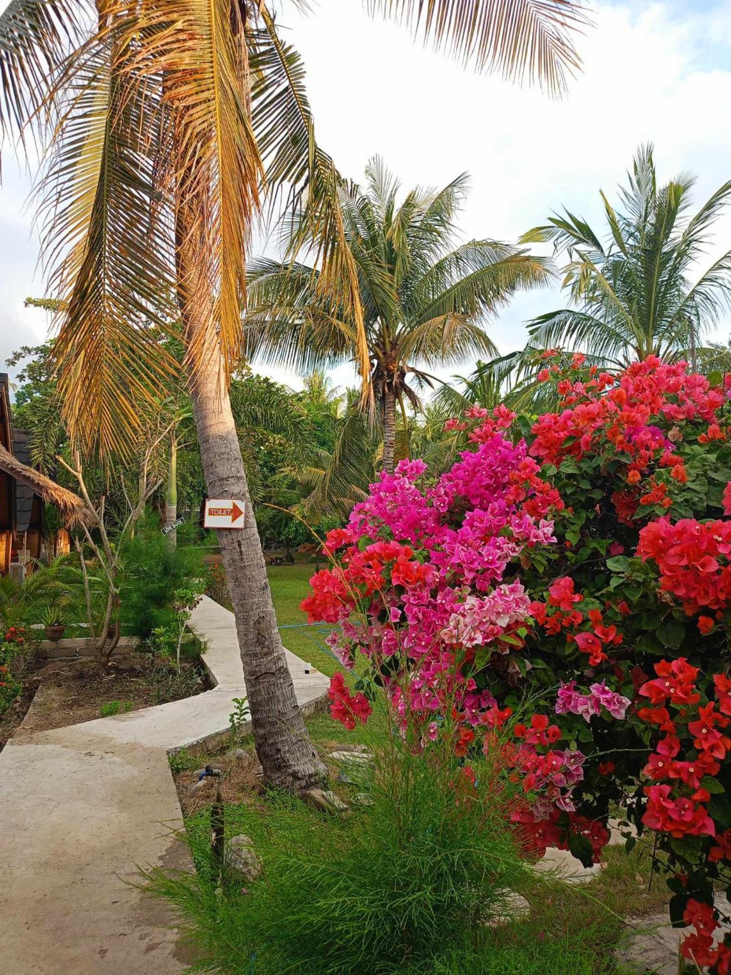 Bintang Tiga Bungalows Gili Air Bagian luar foto