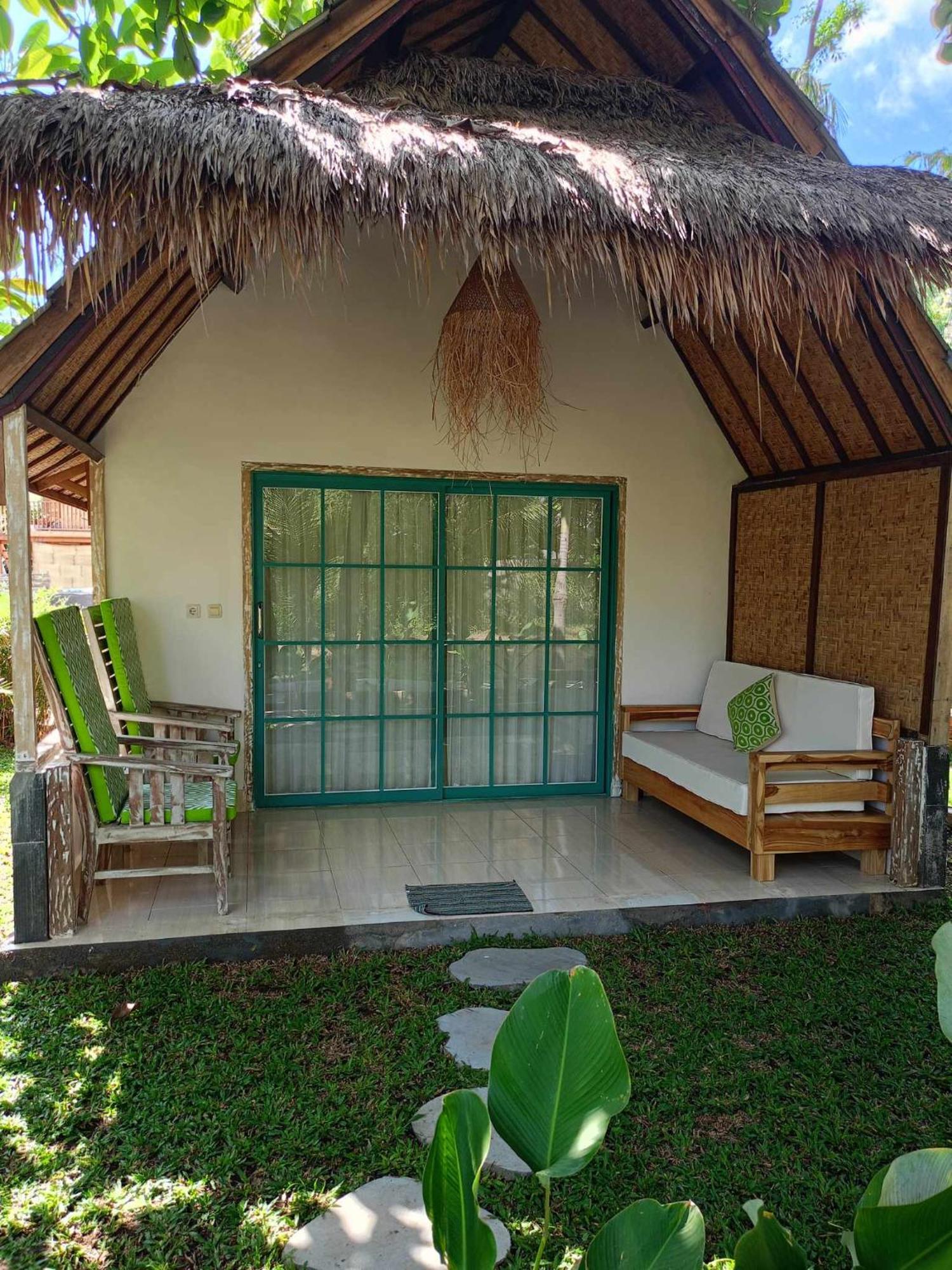 Bintang Tiga Bungalows Gili Air Bagian luar foto