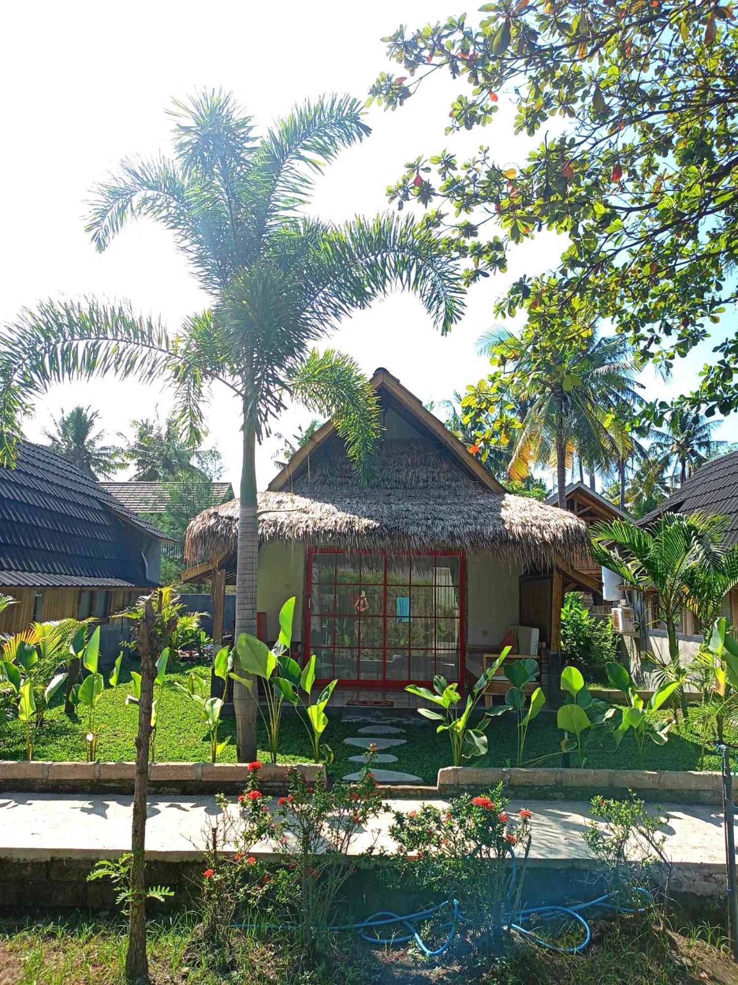 Bintang Tiga Bungalows Gili Air Bagian luar foto