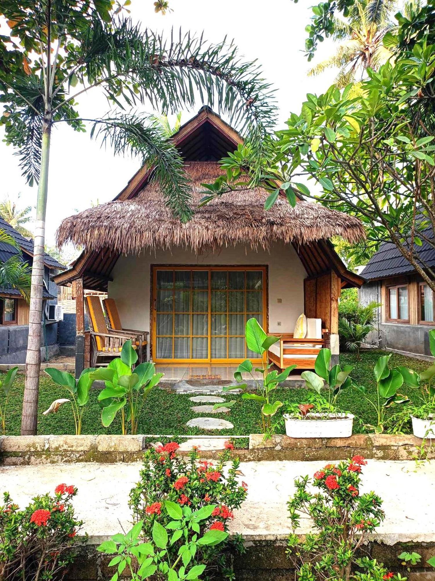 Bintang Tiga Bungalows Gili Air Bagian luar foto
