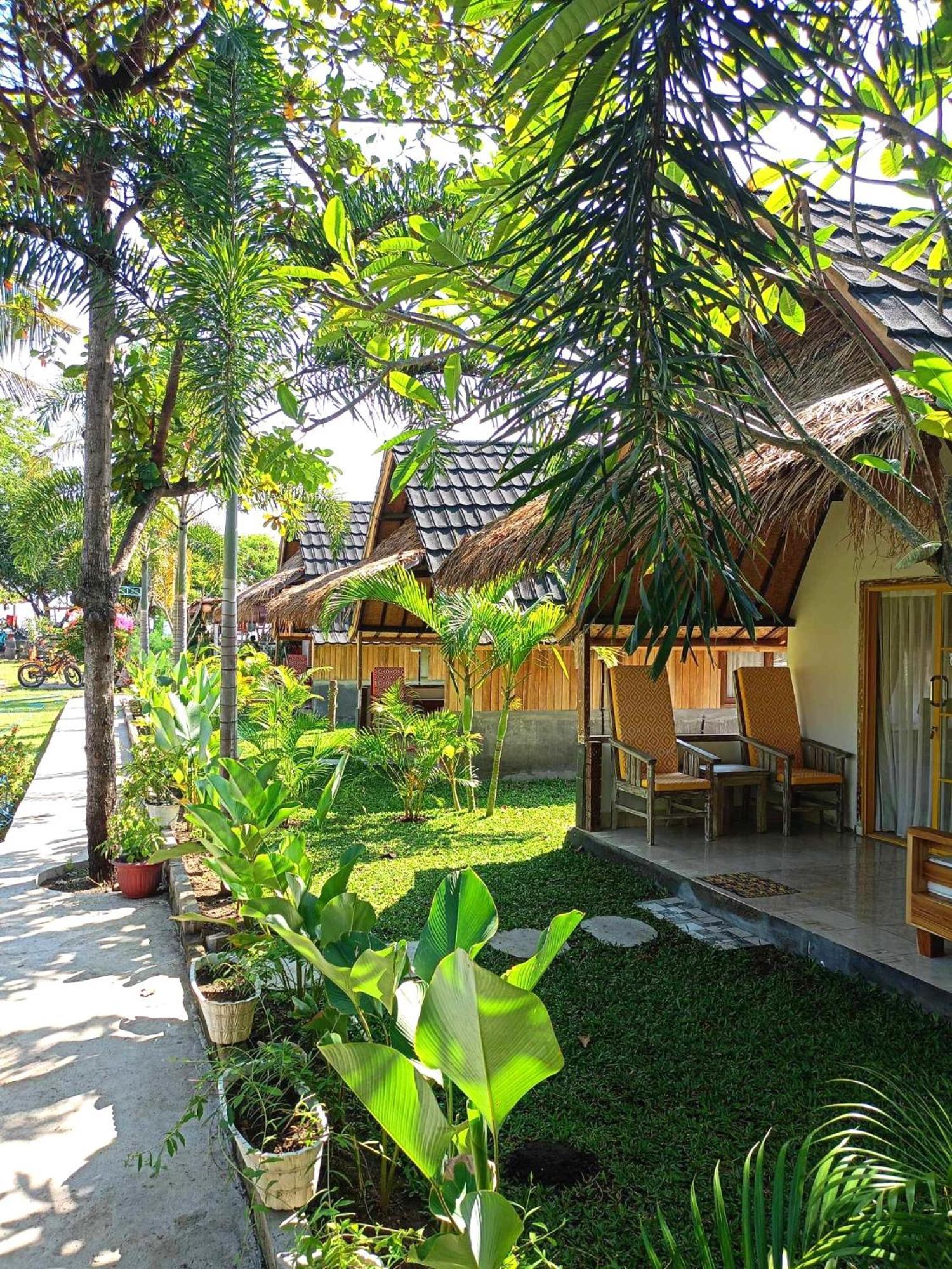 Bintang Tiga Bungalows Gili Air Bagian luar foto