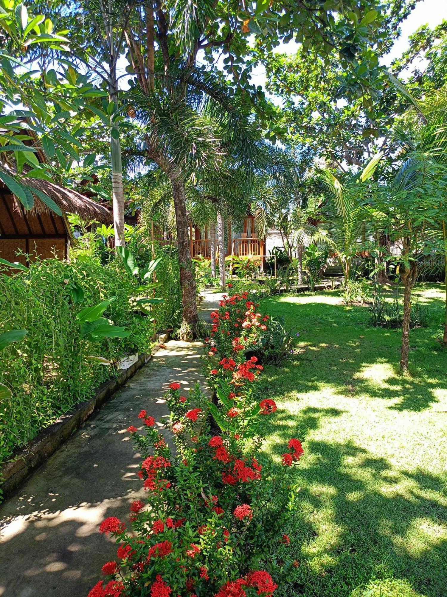 Bintang Tiga Bungalows Gili Air Bagian luar foto