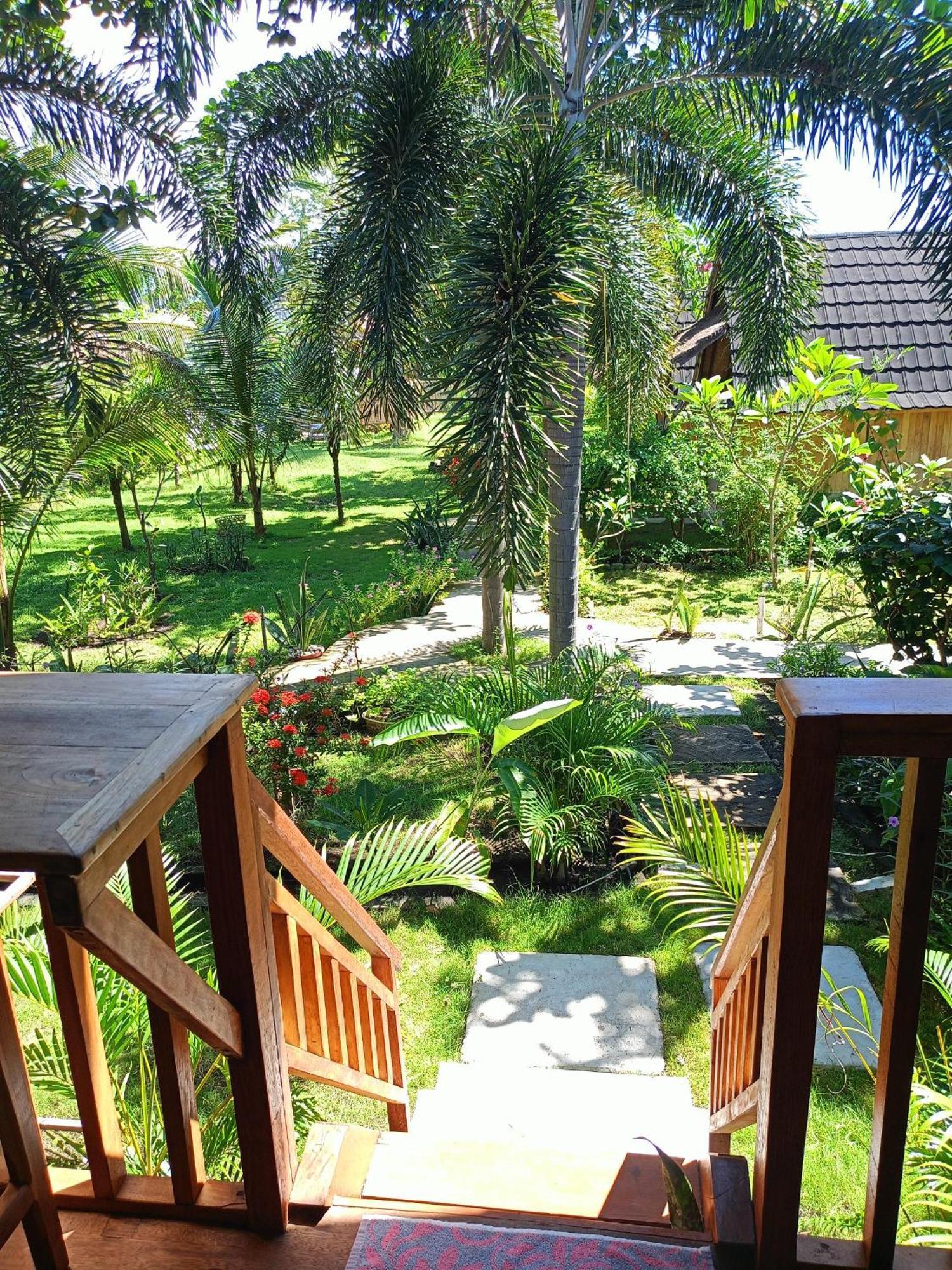 Bintang Tiga Bungalows Gili Air Bagian luar foto